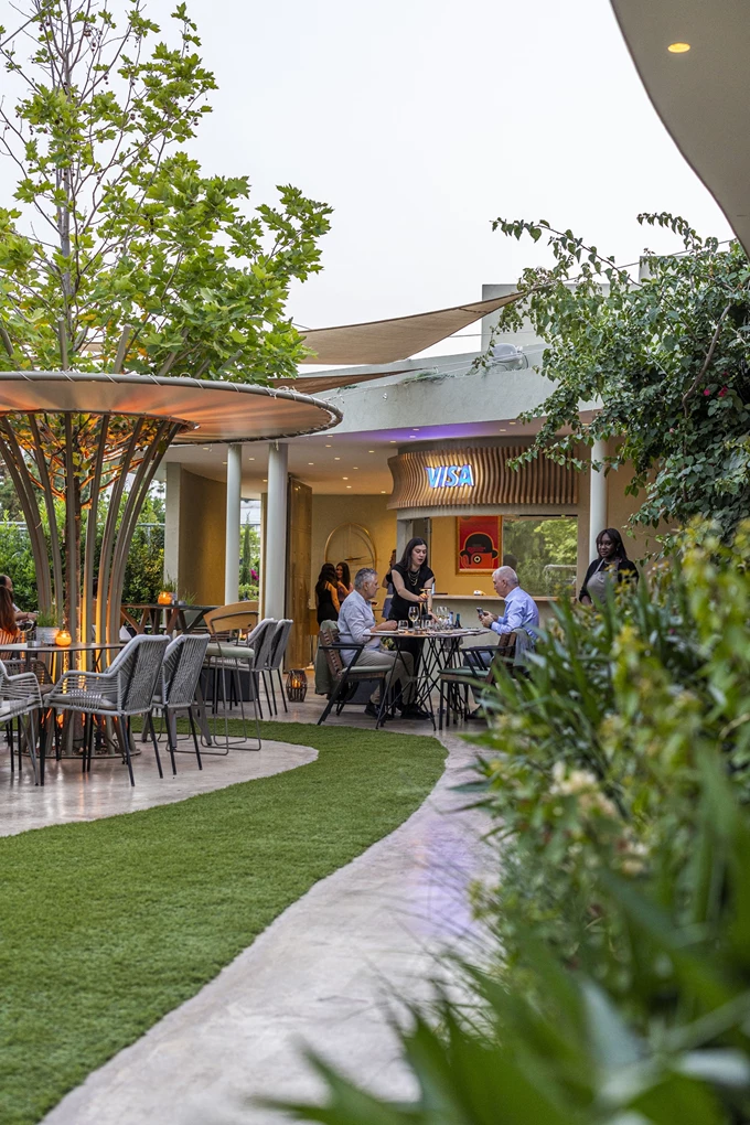 Το μπαρ εστιατόριο Fellows στη Ριζάρη 11