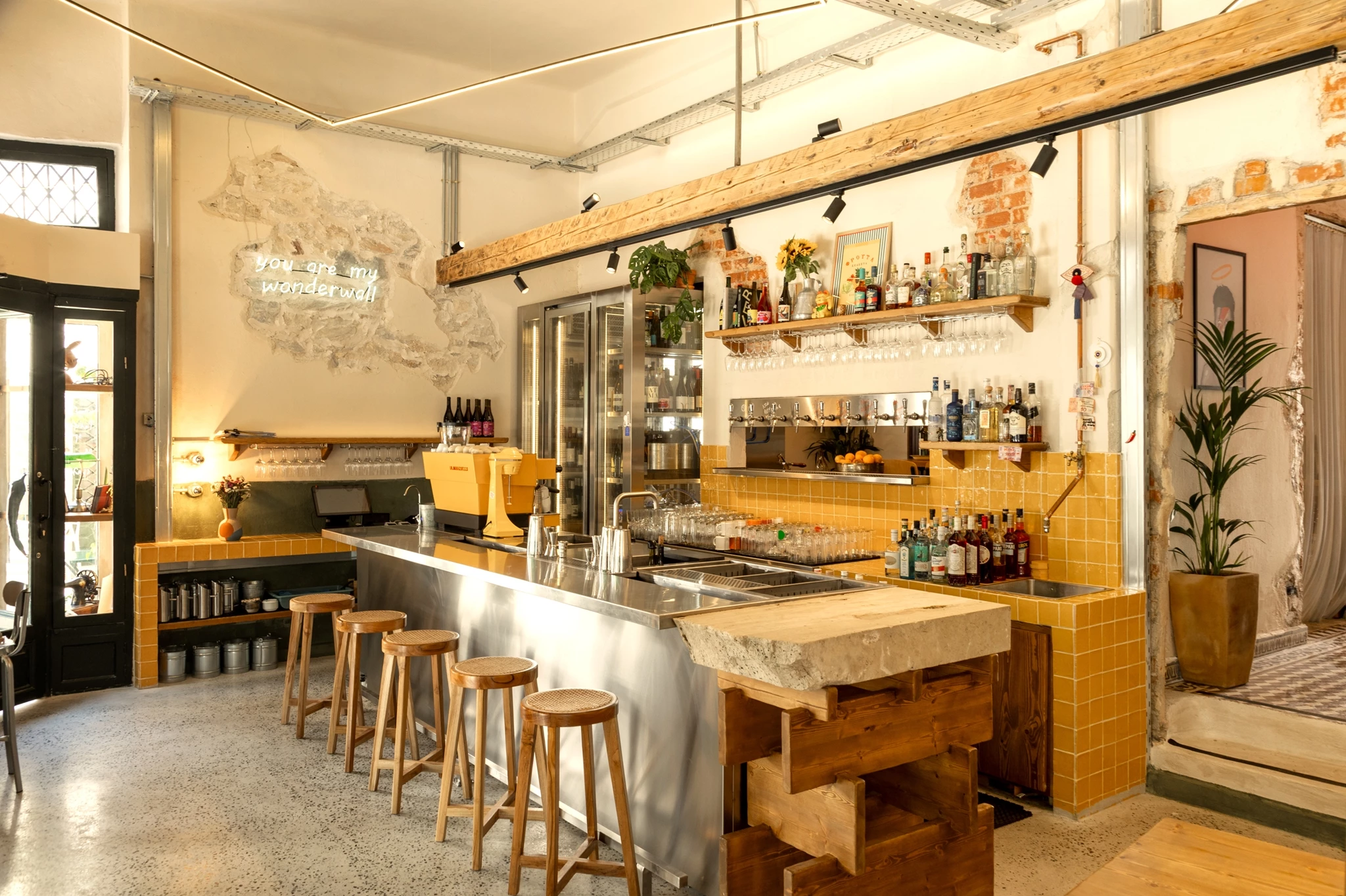 Το 'El Mío Abnormal' δεν είναι το μπαρ που έχεις συνηθίσει