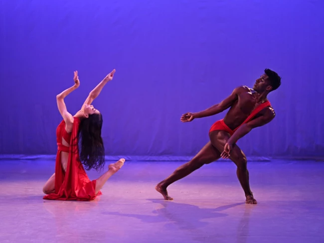 Martha Graham Dance Company Xin Ying & Lloyd Knight in Conversation of Lovers from Acts of Light