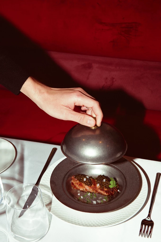 Το κλαμπ-εστιατόριο Abi Rouge στη Λεωφόρο Συγγρού 12