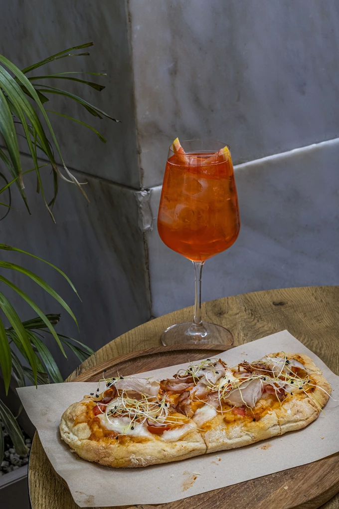 Η spritzeria Λούza στο κέντρο της Αθήνας 8