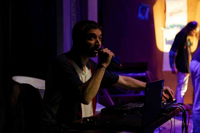 Η ΣΥΝΑΡΠΑΣΤΙΚΗ ΕΞΕΓΕΡΣΗ ΤΟΥ ΧΟΥΛΙΟ ΤΟΓΚΑ