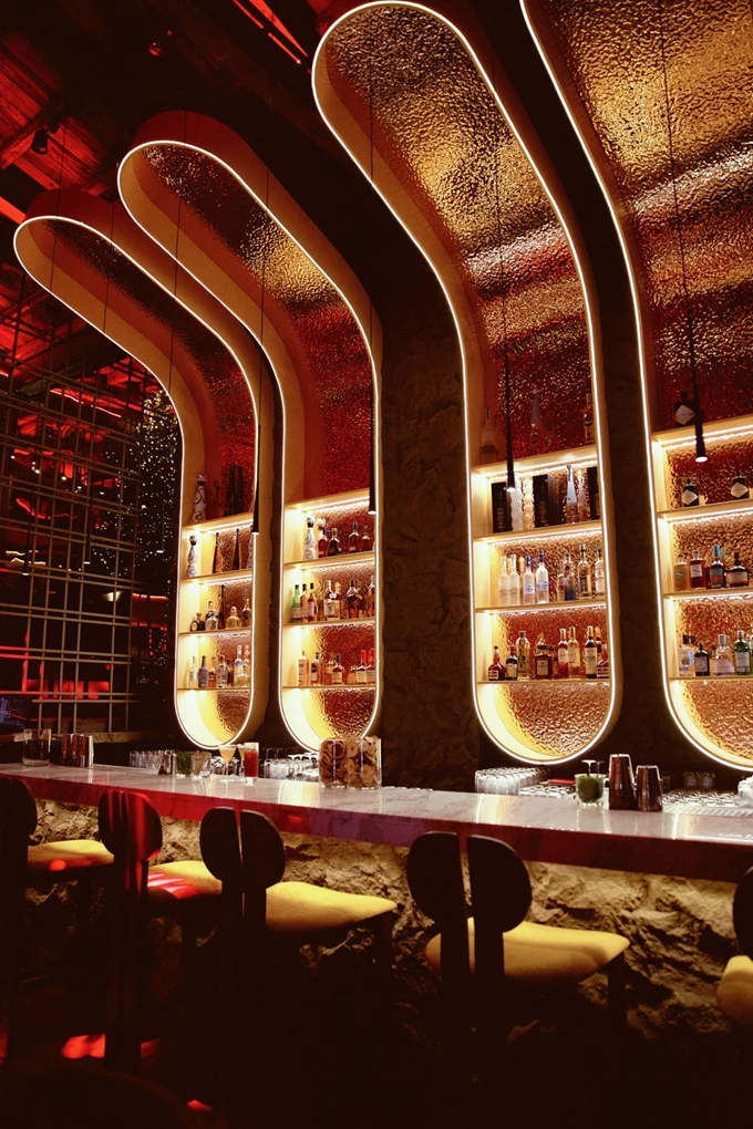 Το κλαμπ-εστιατόριο Abi Rouge στη Λεωφόρο Συγγρού 6