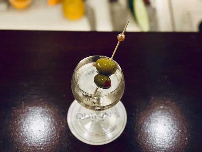 Το μίνι Martini στο Quinn's του Ηλία Μαρινάκη