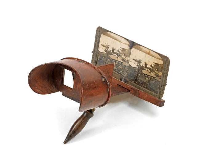 Η περιοδική έκθεση