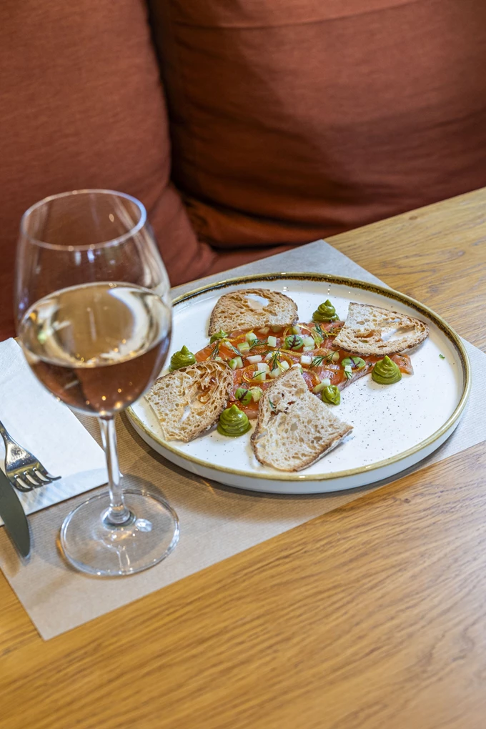 Το μπαρ εστιατόριο Fellows στη Ριζάρη 7