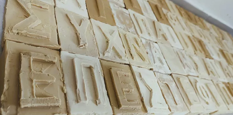 Ζαφειρία Τριβιζά, Αποκλεισμένες μορφές, 2023, σαπούνι, 72 x 231 εκ.