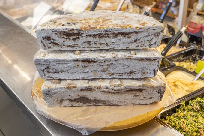 Το ντελικατέσεν Λεβόν Τσερτσιάν στον Πειραιά 7