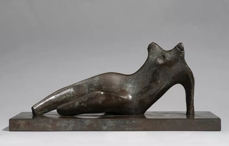 Henry Moore, «Reclining Torso», 1981. Bronze 8 1/2 inches (21.6 cm)