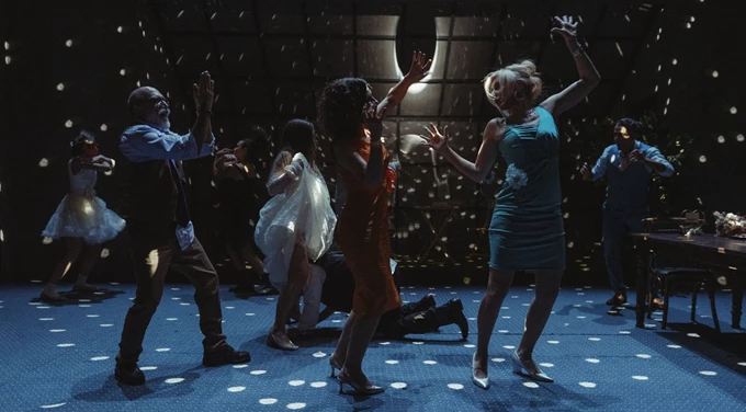 Μέχρι να σβήσουν τ’ άστρα