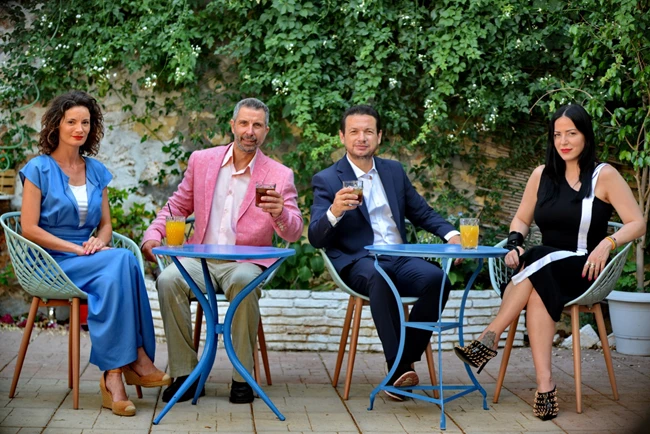 Δείπνο με φίλους
