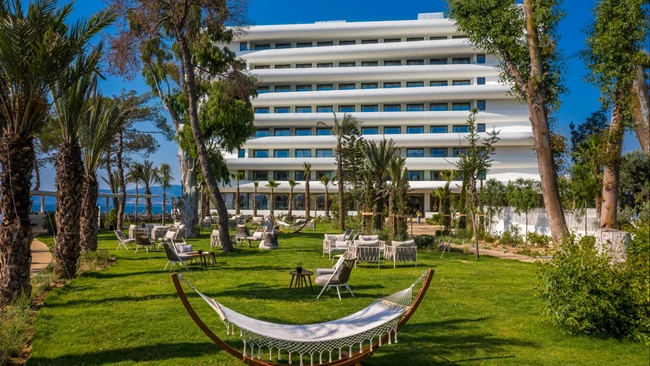 Isla Brown Corinthia