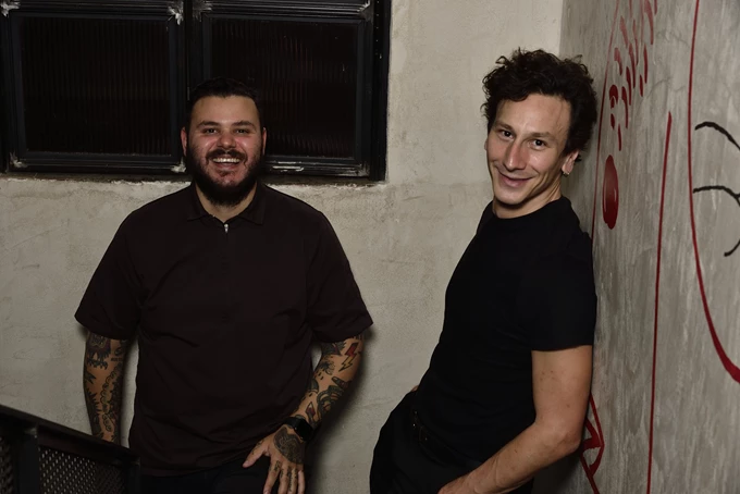 Μιχάλης Σαράντης, Άνταμ Κοντοβάς