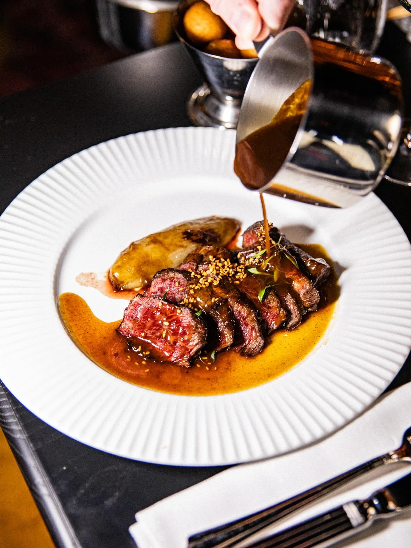 Στο bistro που δε 'συμπαθεί' τους ντόπιους, τρως μενού με €49