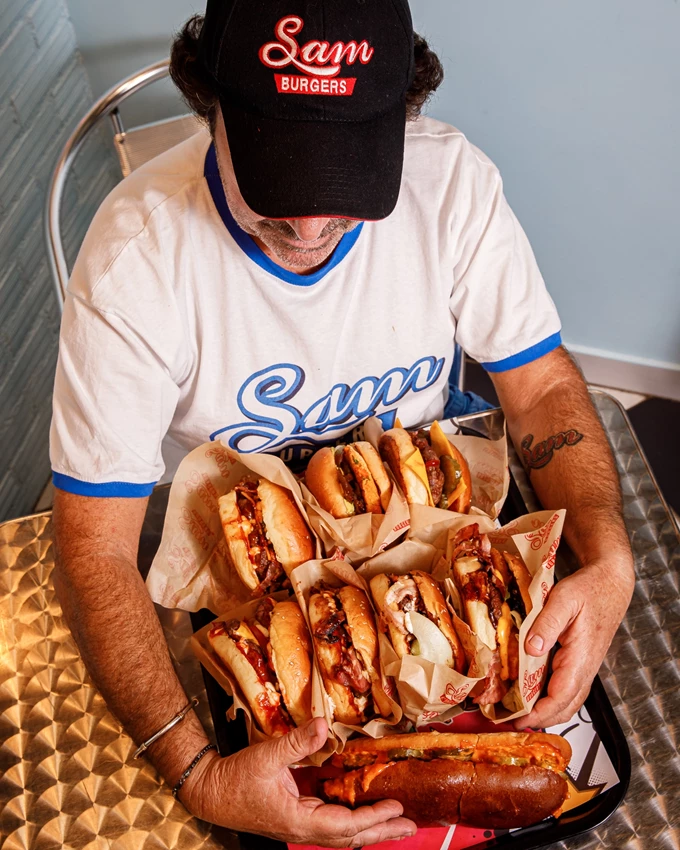 Το εστιατόριο Sam Burgers στο Περιστέρι 9