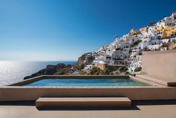 Old Castle Santorini ξενοδοχείο στη Σαντορίνη από τη Hotel Brain