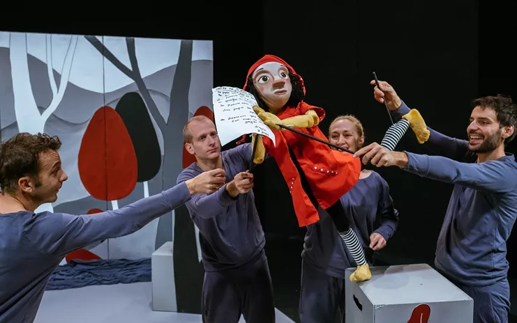 Η Κοκκινοσκουφίτσα στο δάσος των παραμυθιών