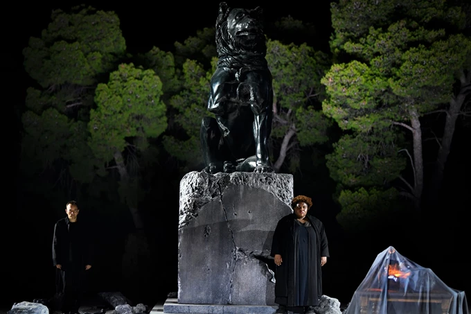 Εκάβη, όχι Εκάβη