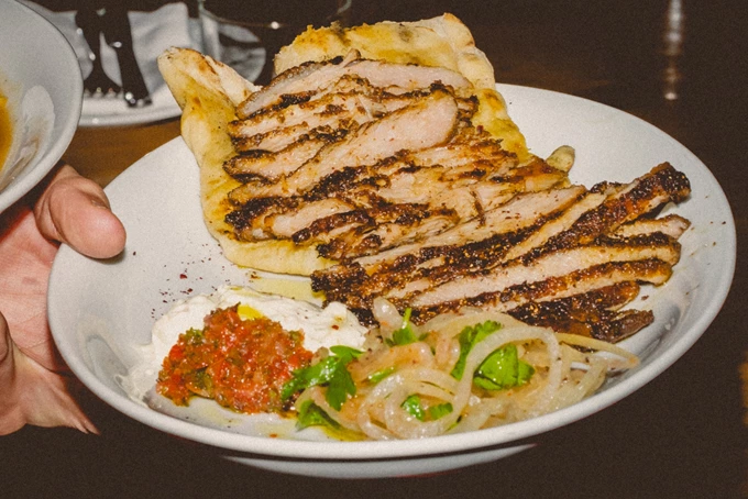 Ο γύρος του Μιχάλη Μερζένη στο εστιατόριο Άσωτος