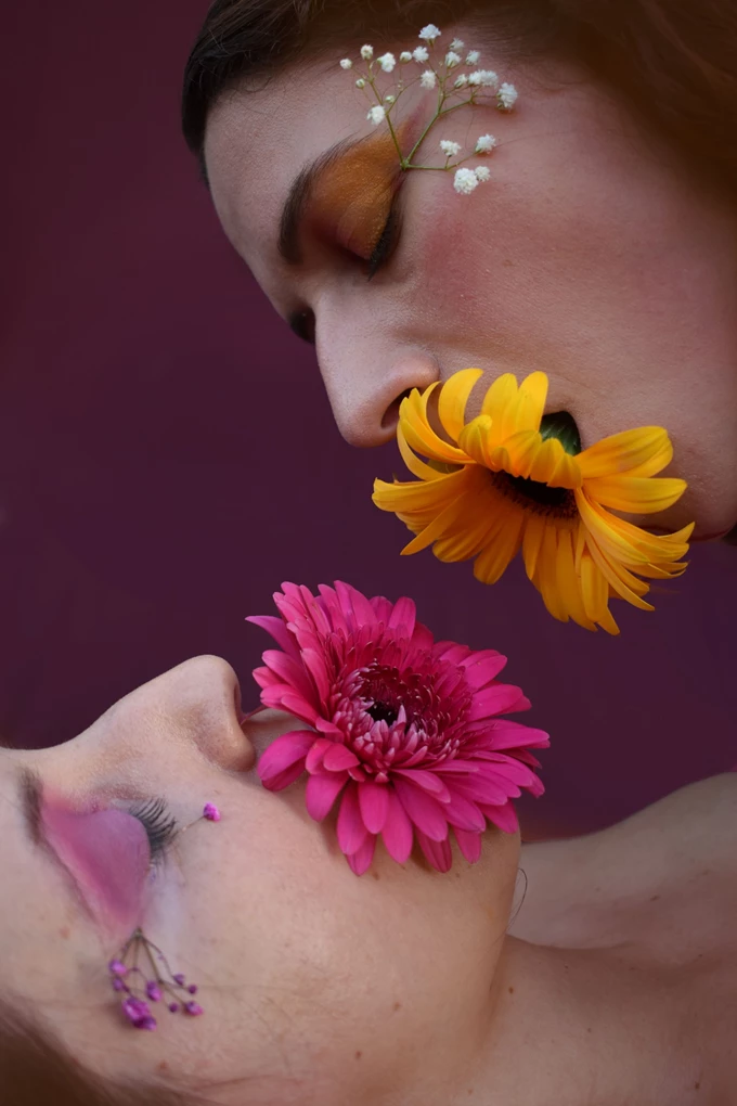 Μόνο αλήθειες