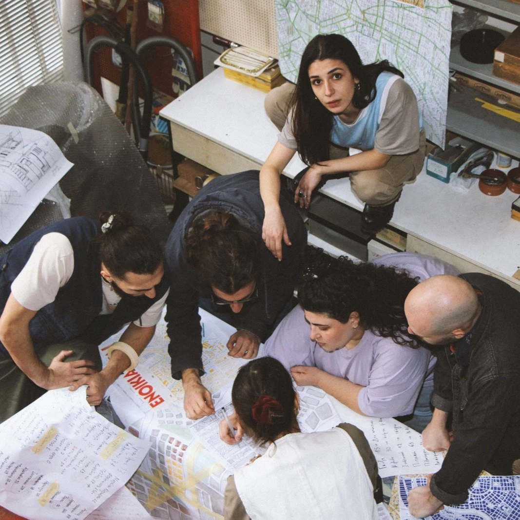 Τα σπίτια αλλάζουν θέση τη νύχτα