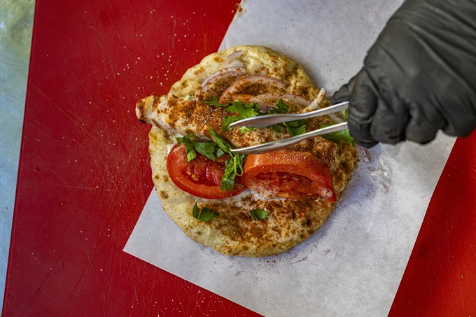 Το Σουβλάκι της Πετμεζά στο Κουκάκι 3