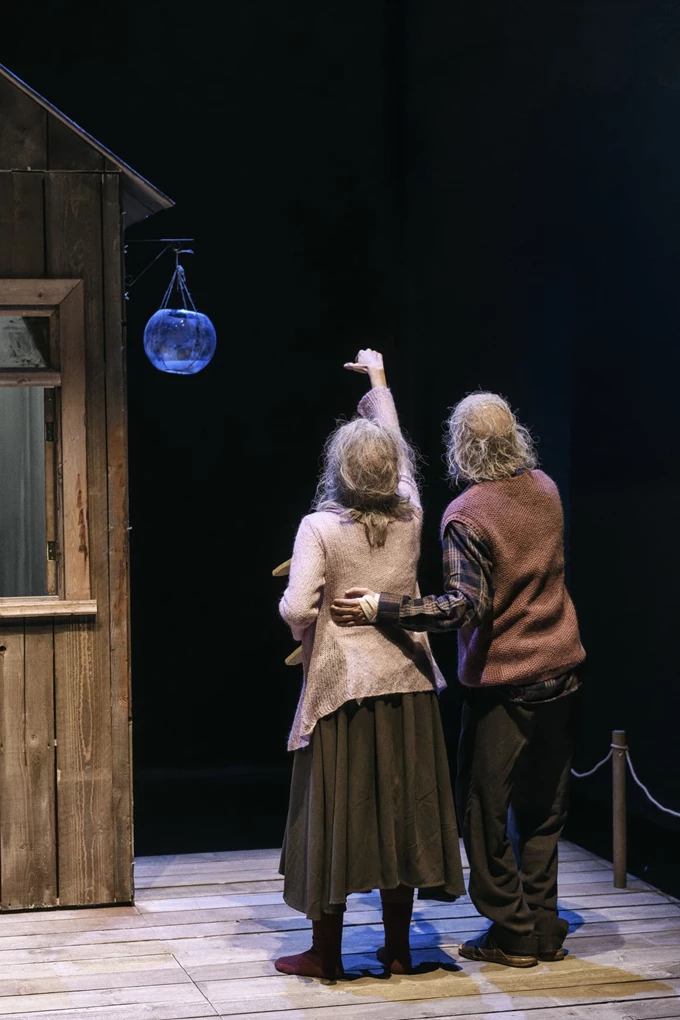 Οι Καρέκλες από Παπαδόπουλο-Διακοπαναγιώτου