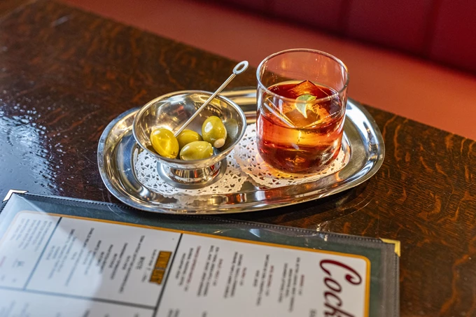 Το μπαρ/ παμπ Sips 'n' Guts στον Πειραιά 9