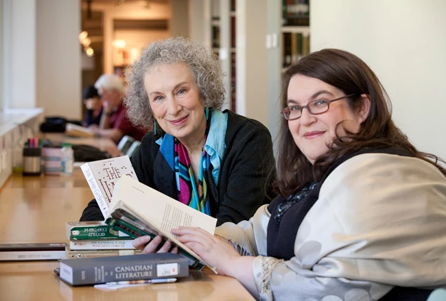 Rolex Mentor and Protégé Arts Initiative. Η μέντορας Margaret Atwood και η protégée Naomi Alderman