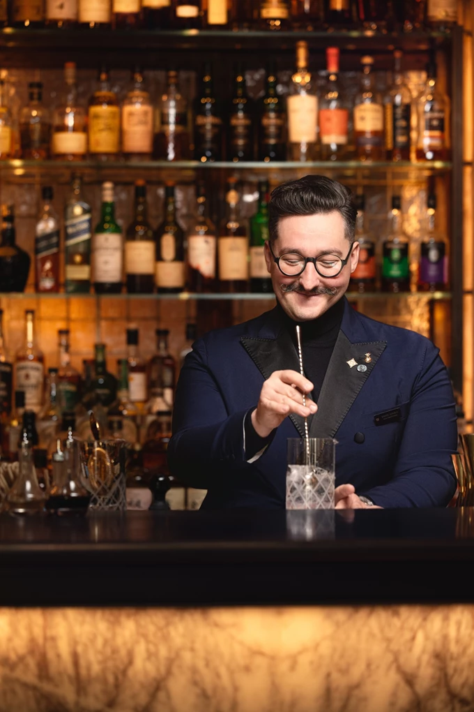 το Britannia Bar 5