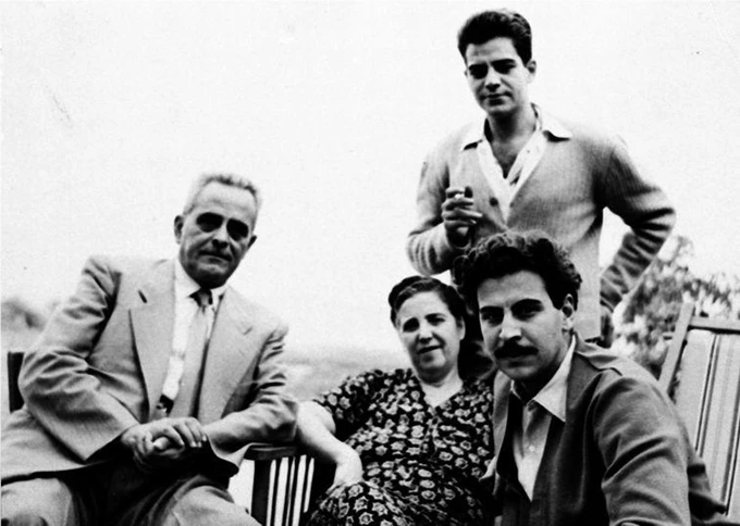 Γιάννης και Μίκης Θεοδωράκης