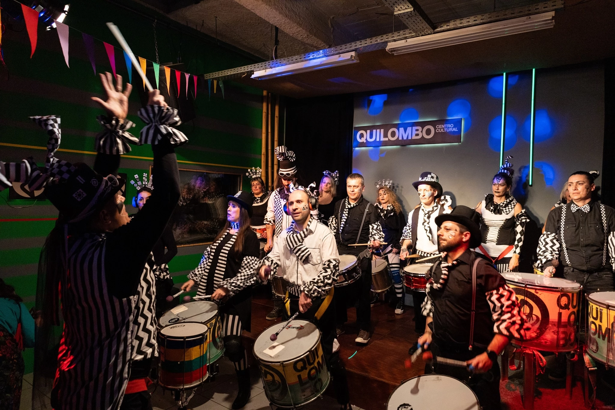 Samba με τους Quilombo στο Μέγαρο Μουσικής, σε μια βραδιά χωρίς καθίσματα