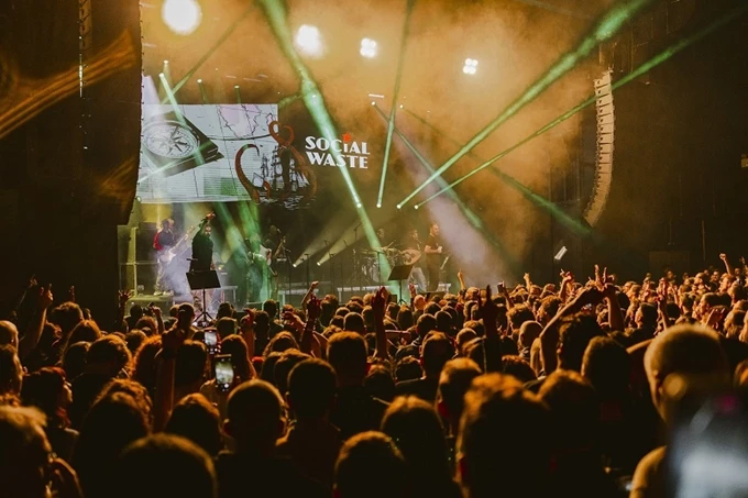 Social Waste - Rebelde