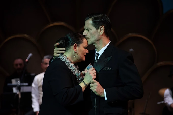 MANOLIS / καρδιά σε τέσσερις χορδές