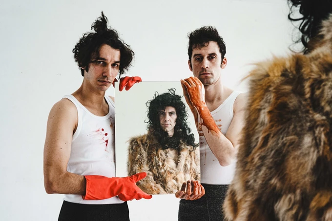 Δούλες και άλλα οικιακά αντικείμενα