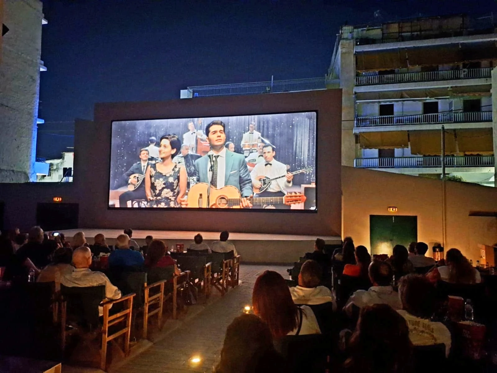 Ένα ιστορικό θερινό σινεμά για τα δυτικά προάστια: Το Σινέ Τιτάν είναι ξανά εδώ