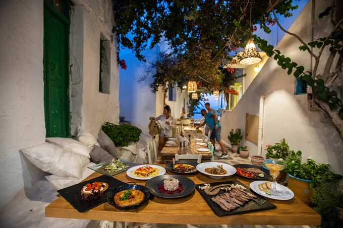 Κυρά Ποθητή Σχοινούσα εστιατόριο διακοπές