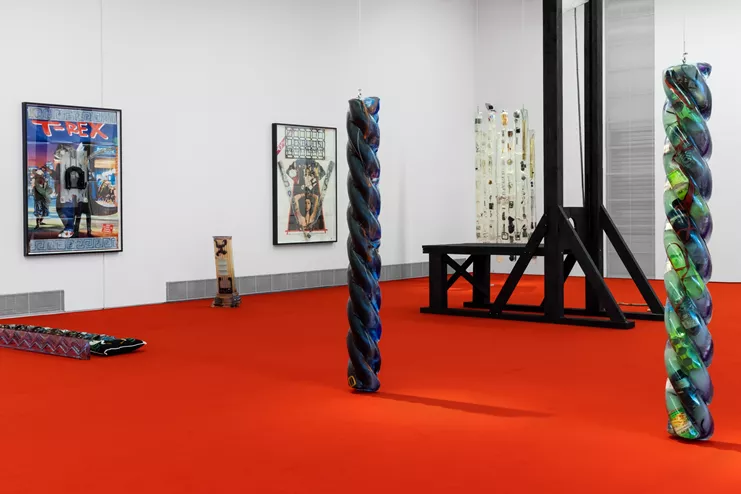 Άποψη εγκατάστασης: Δανάη Ανεσιάδου, &quot;D-Possessions&quot; στο ΕΜΣΤ | Εθνικό Μουσείο Σύγχρονης Τέχνης, Αθήνα