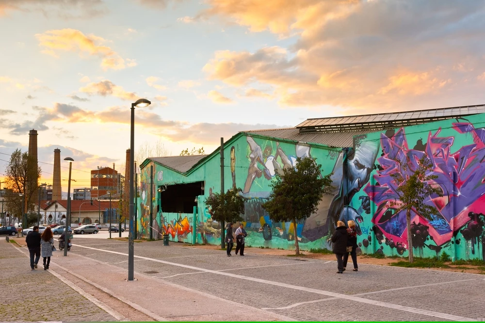 Πολιτική, χρώμα και ιστορίες στους τοίχους: Τι γίνεται με τα γκράφιτι στην Αθήνα;