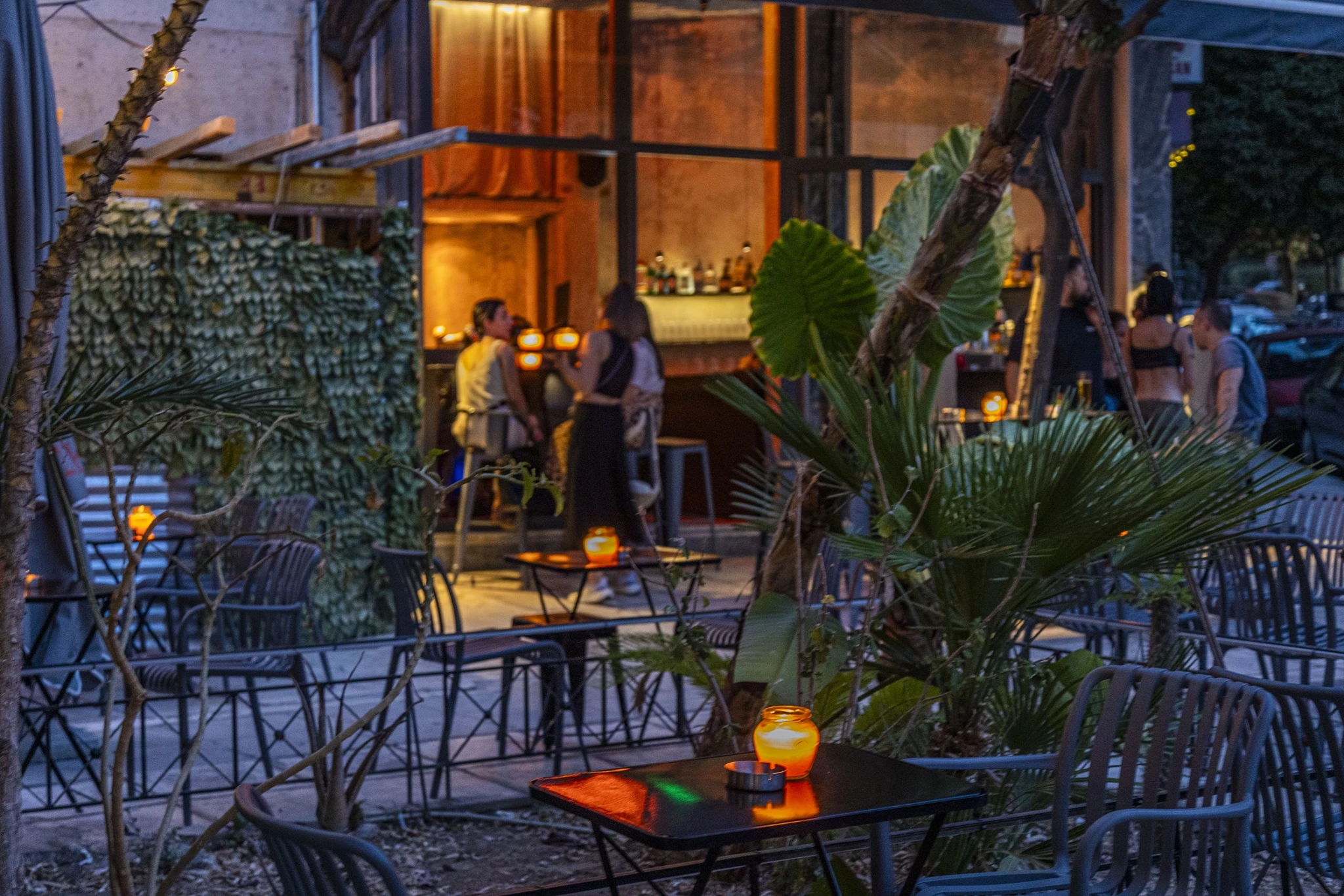 Το Scamp είναι το νέο cool μπαρ στο Κουκάκι