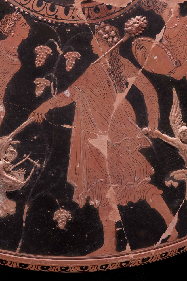 Λεπτομέρεια από πώμα ερυθρόμορφης λεκανίδας με διονυσιακή σκηνή. 4ος αι. π.Χ.