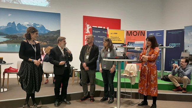 Το τρίγωνο της θλίψης βράβευση