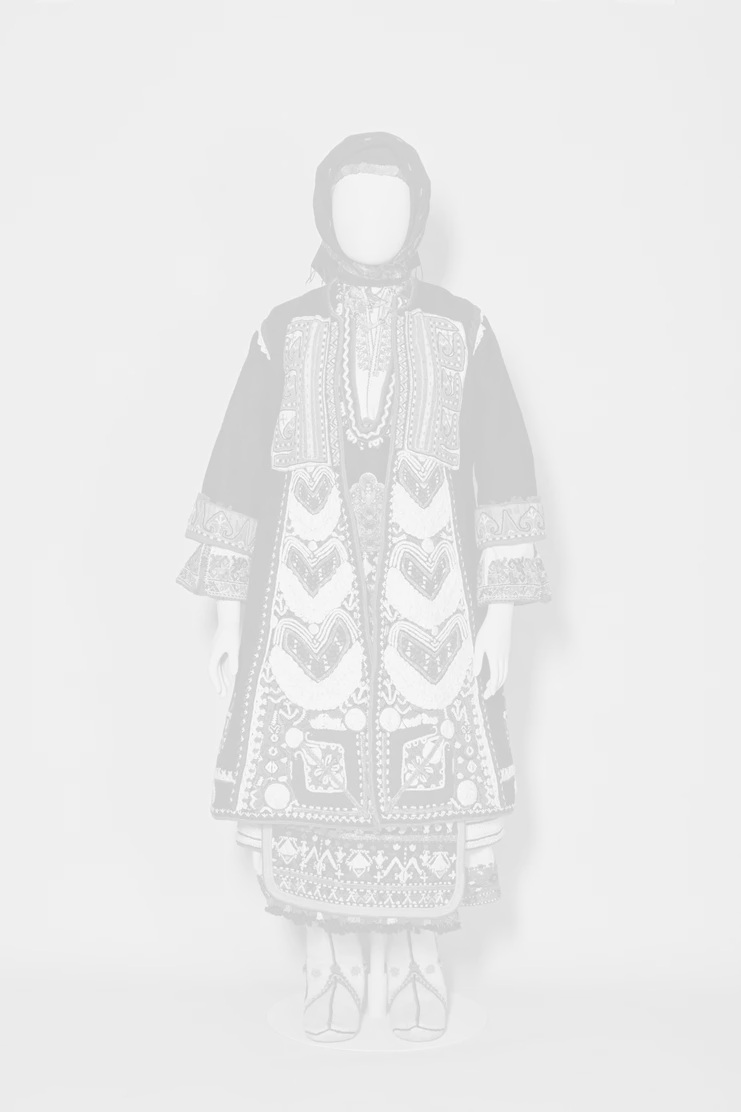 Νυφική φορεσιά από τα χωριά Μικρό και Μεγάλο Ζαλούφι, στην περιφέρεια της Mακράς Γέφυρας (Uzunköprü), ανατολική Θράκη, τέλη 19ου αι. Μουσείο Μπενάκη ΦΟΡ93