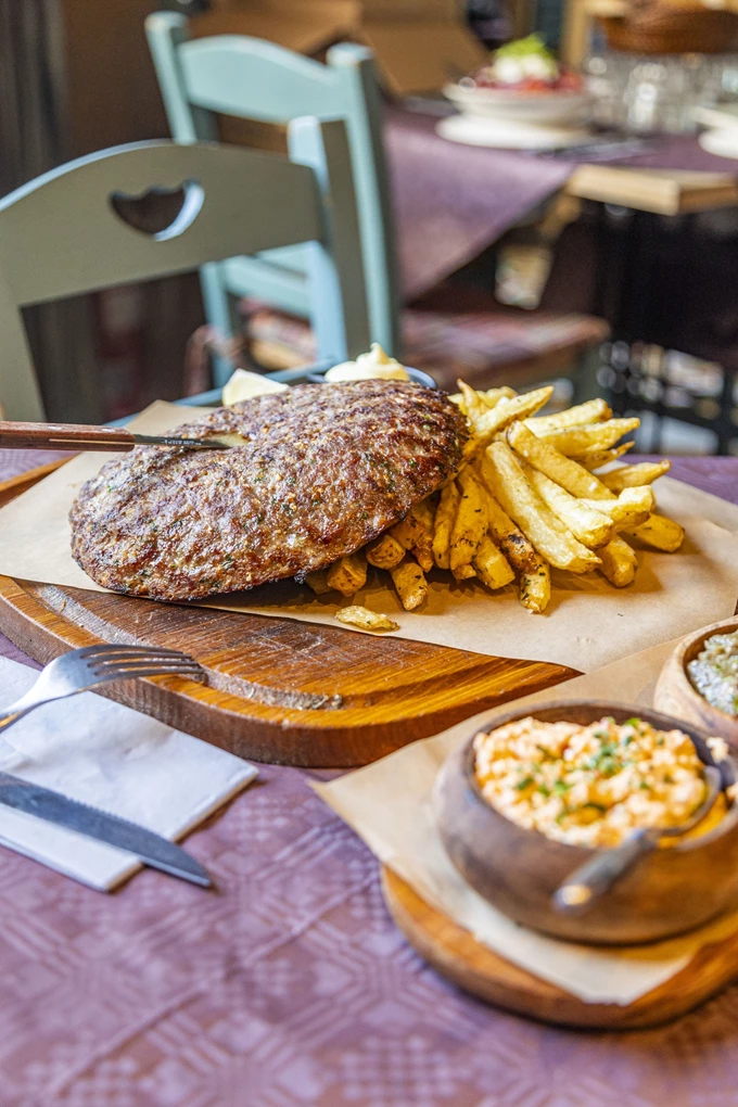 Το μεζεδοπωλείο Ρεμεζέ στο Αιγάλεω 3