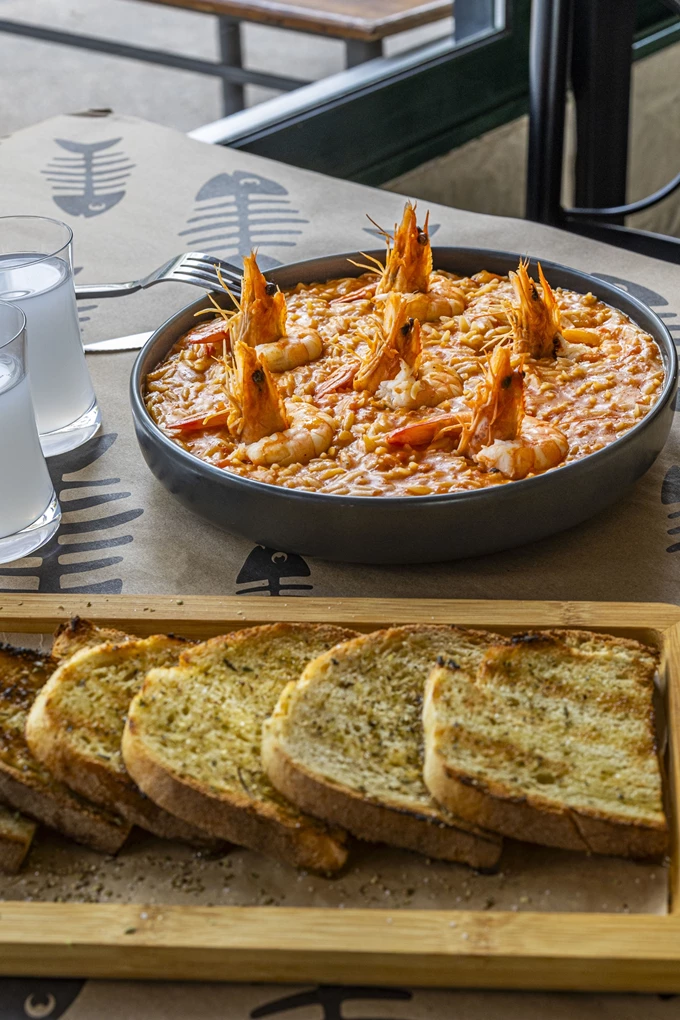 Το εστιατόριο Ψαροκόκαλο της Άννας στο Κερατσίνι 4