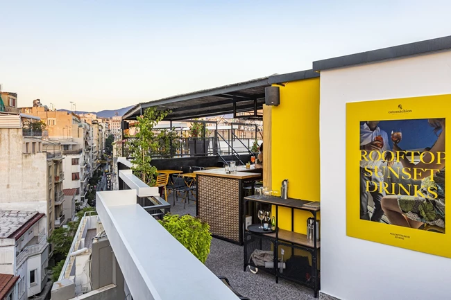 Το rooftop μπαρ Ostomachion στο Mosaikon της Κολοκοτρώνη 1