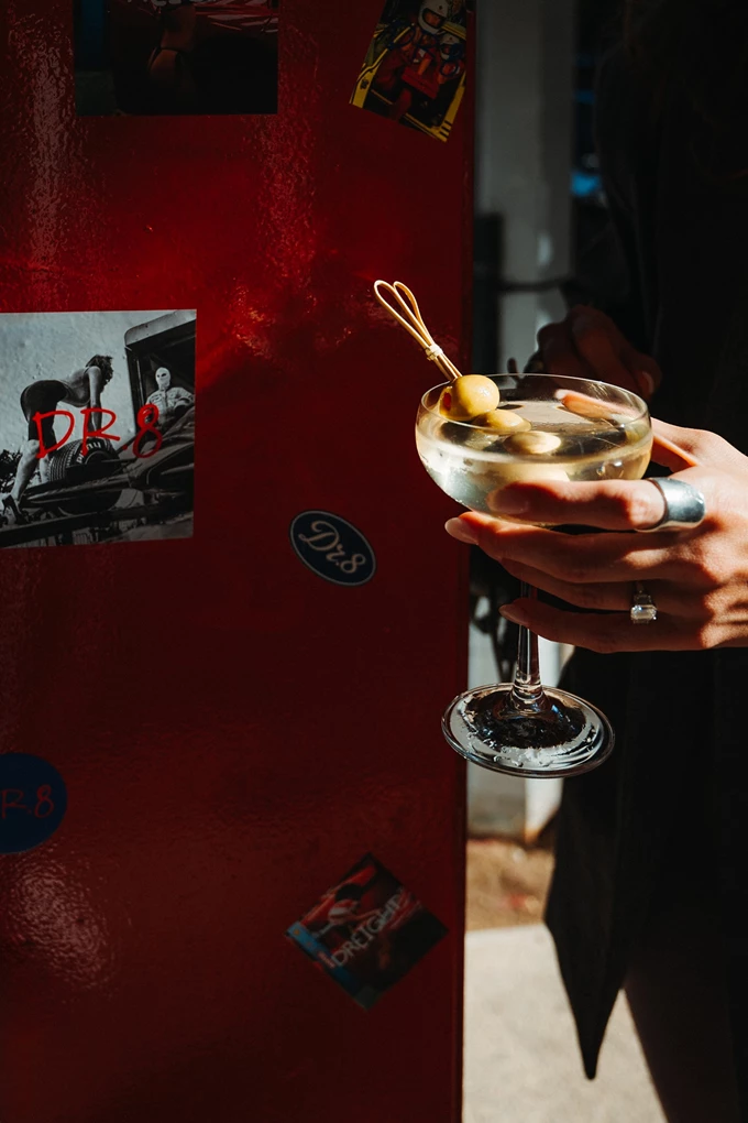 Το pizza bar DR.8 στη Δραγατσανίου 1