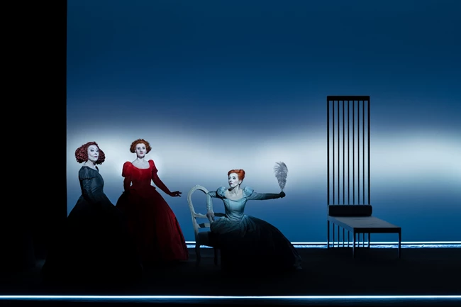 Τρεις ψηλές γυναίκες