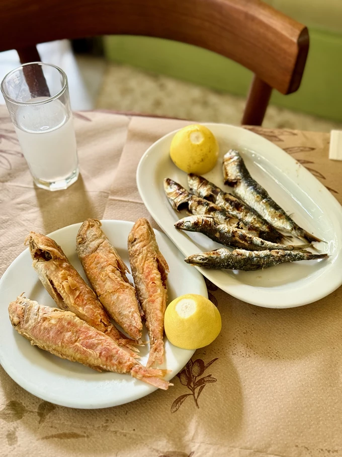 Το ουζερί Λέσβος στα Εξάρχεια 6
