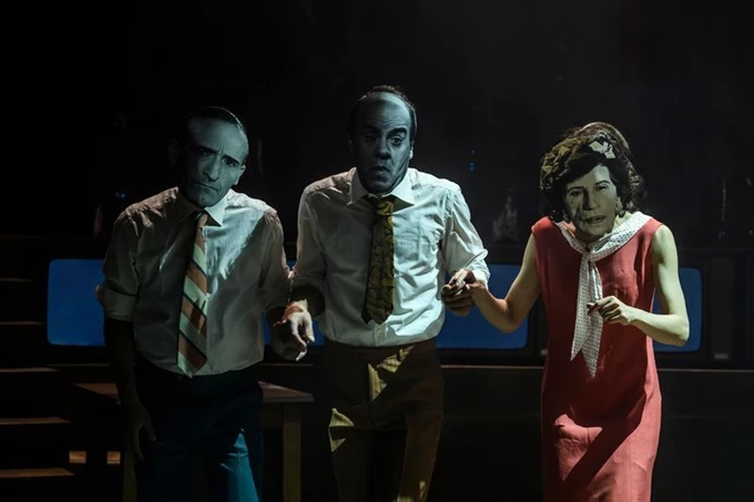 Tζένη Tζένη Ένα ηλιόλουστο Ρέκβιεμ 2025-26